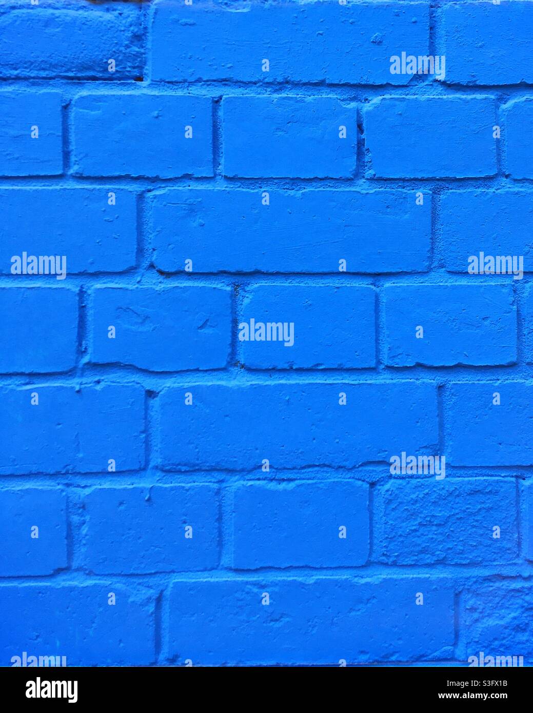 Immagine di sfondo di muratura dipinta in mattoni di colore blu medio Foto Stock