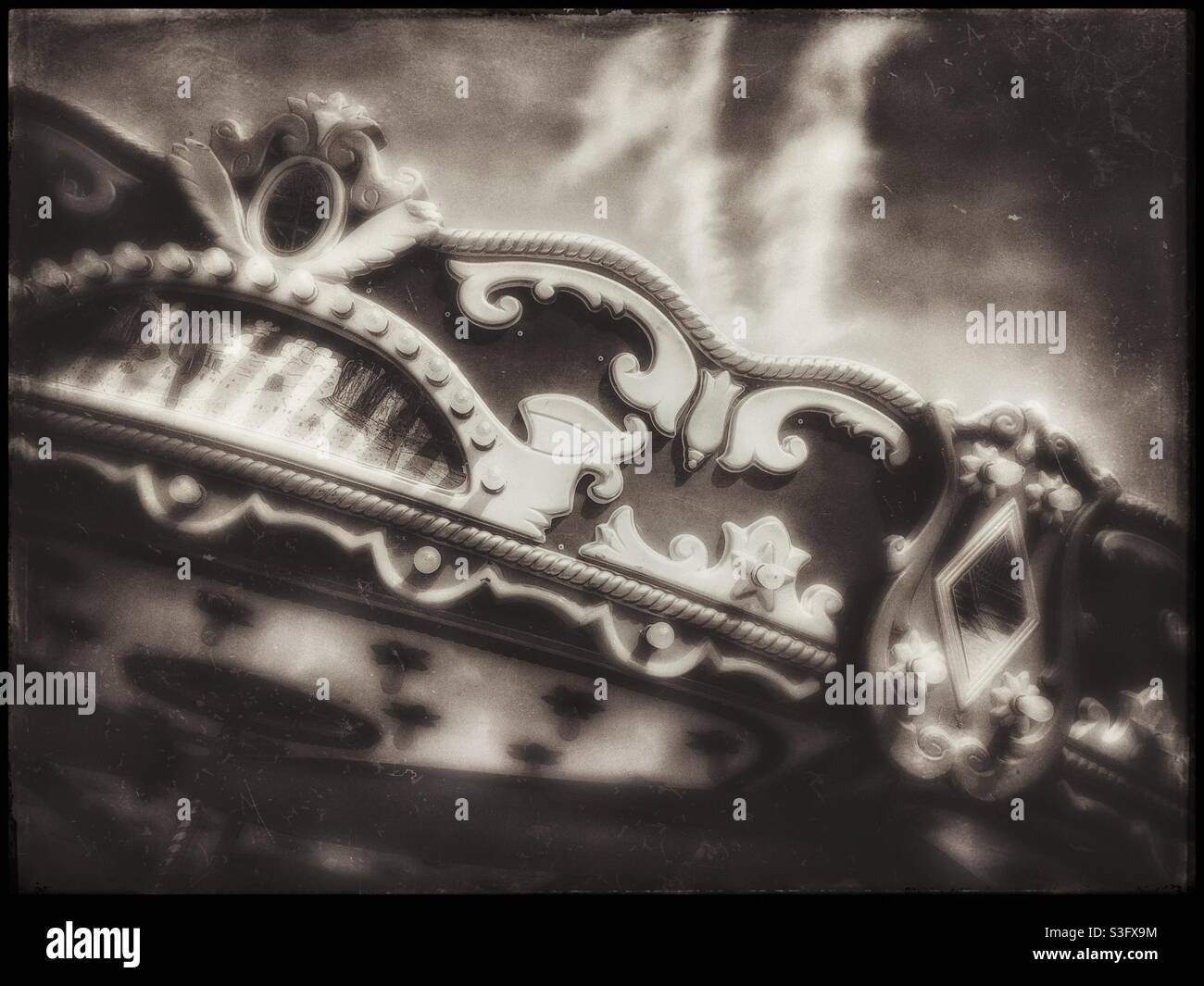 Moody immagine di un top carosello fiera della contea - Immagine stock catturata con smartphone