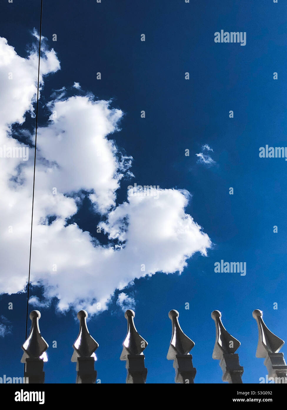 Picchi nel cielo Foto Stock