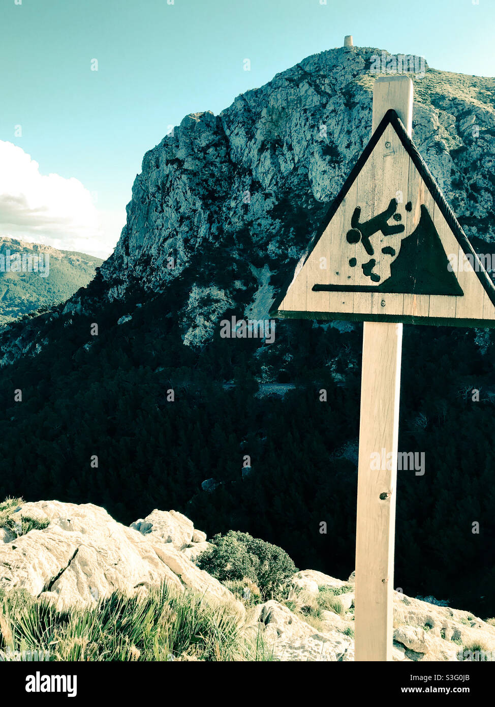 Pericolo di caduta dal bordo della scogliera Foto Stock