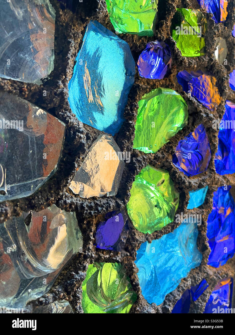 Finestra di vetro colorato - Immagine stock catturata con smartphone