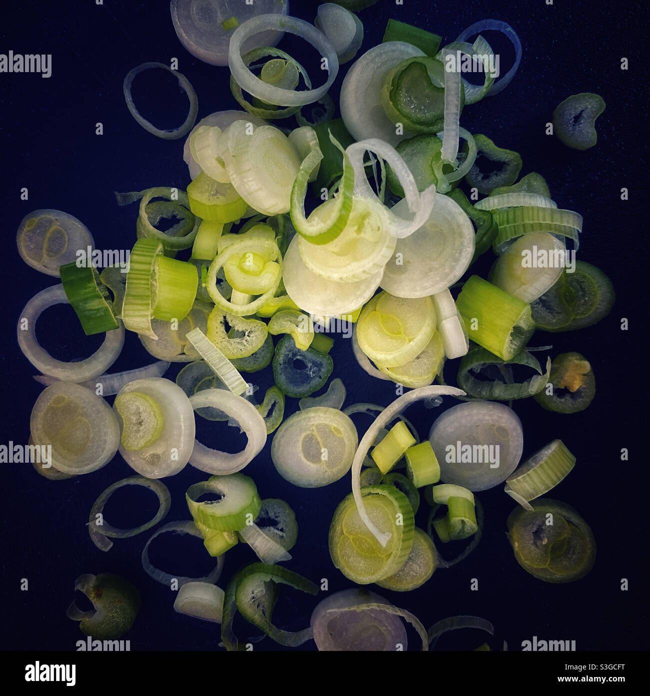 Lo scalogno tritato - Immagine stock catturata con smartphone