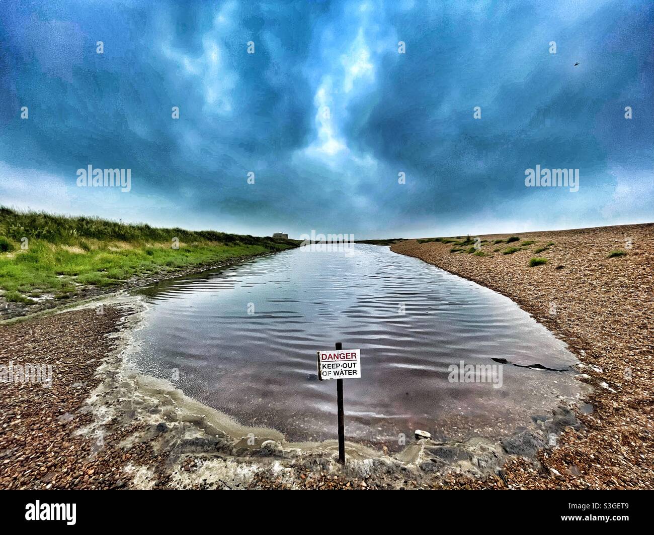 Pericolo tenere fuori dal segnale d'acqua - Immagine stock catturata con smartphone
