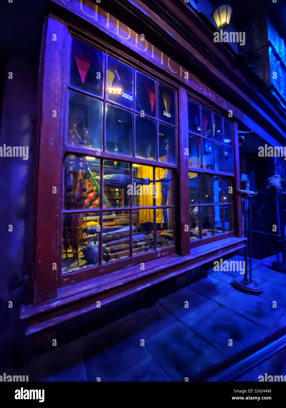 Negozio Quidditch alla mostra Making of Harry Potter al Warner Bros Studio tour, Londra Foto Stock