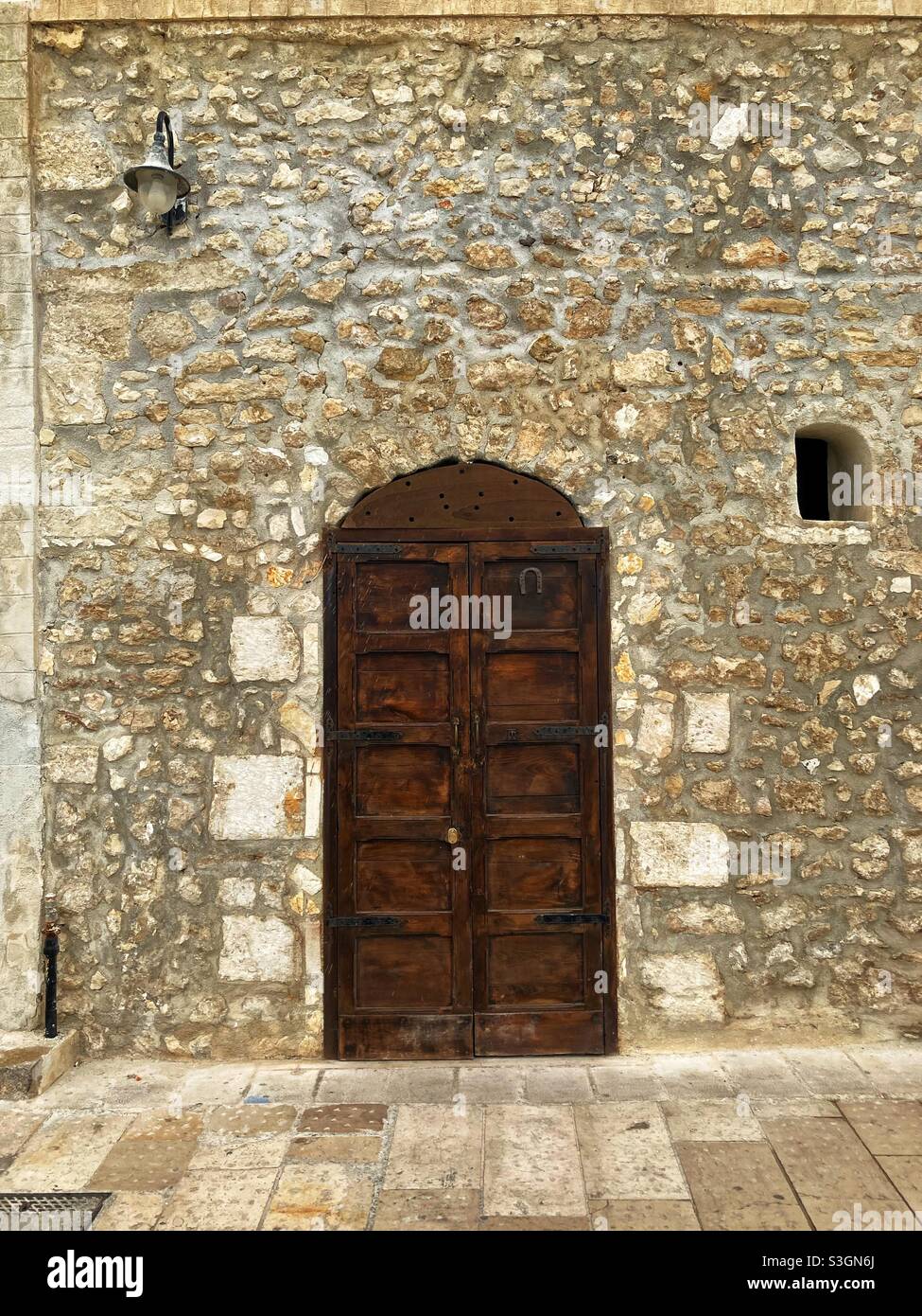 Una porta di una casa a Vieste, Puglia, Italia Foto Stock