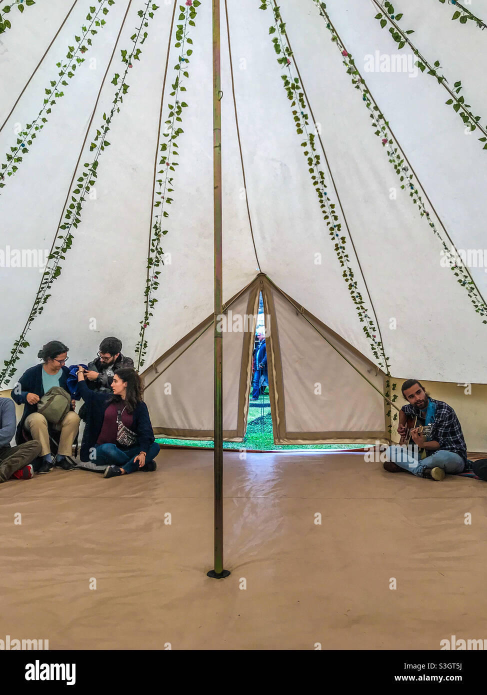 Spettacolo del festival di Edimburgo in una tenda Foto Stock