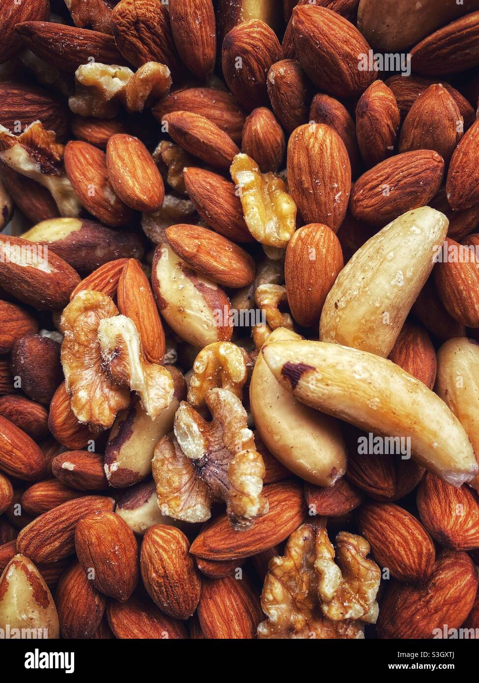 Una fotografia ravvicinata di noci miste. Mandorle, noci e noci brasiliane. Foto Stock