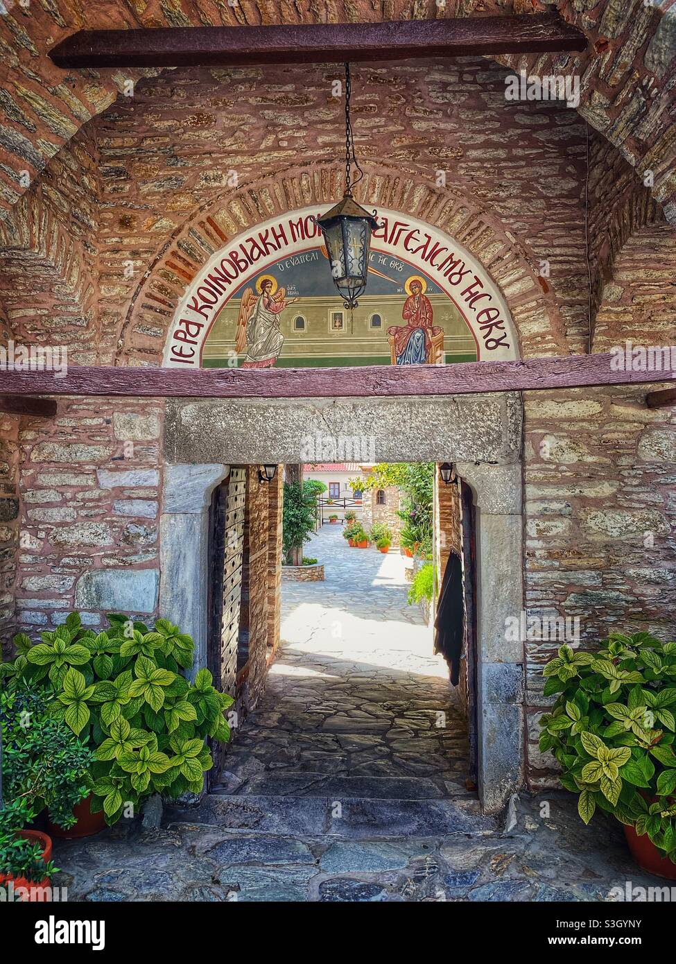 Ingresso al monastero di Evangelistria sull'isola di Skiathos in Grecia. Foto Stock