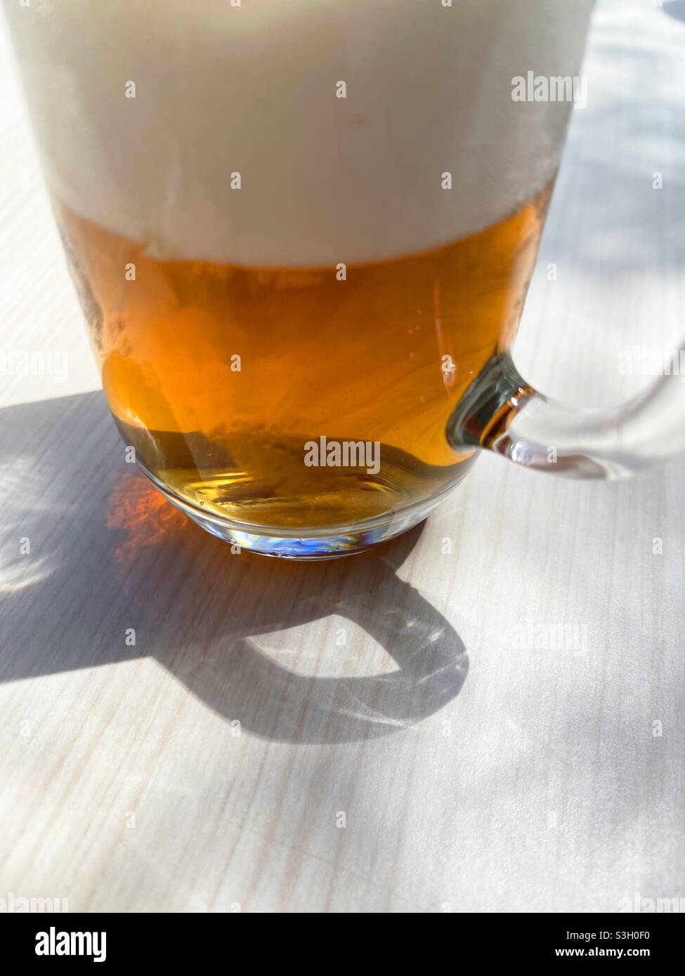 Bicchiere di birra. Chiudere la vista. Foto Stock