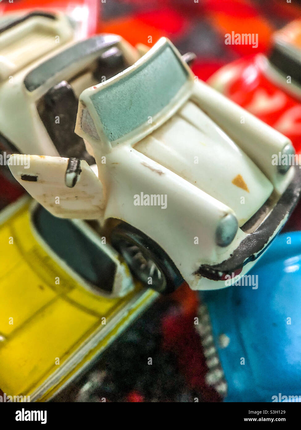 Primo piano di auto giocattolo - Immagine stock catturata con smartphone
