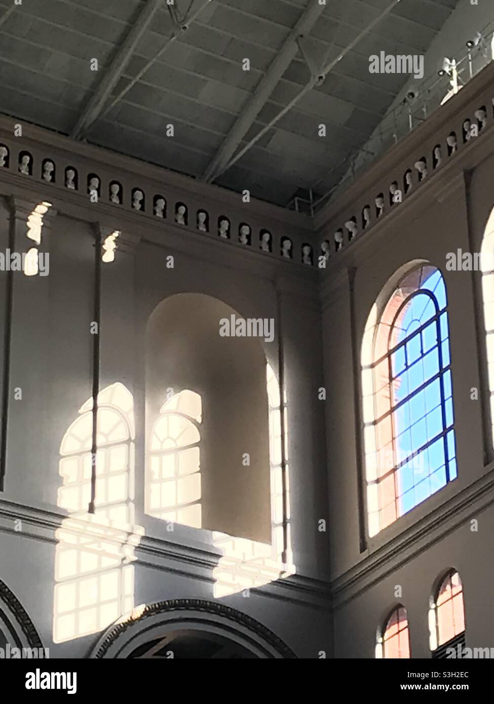Luce del sole e archi Foto Stock