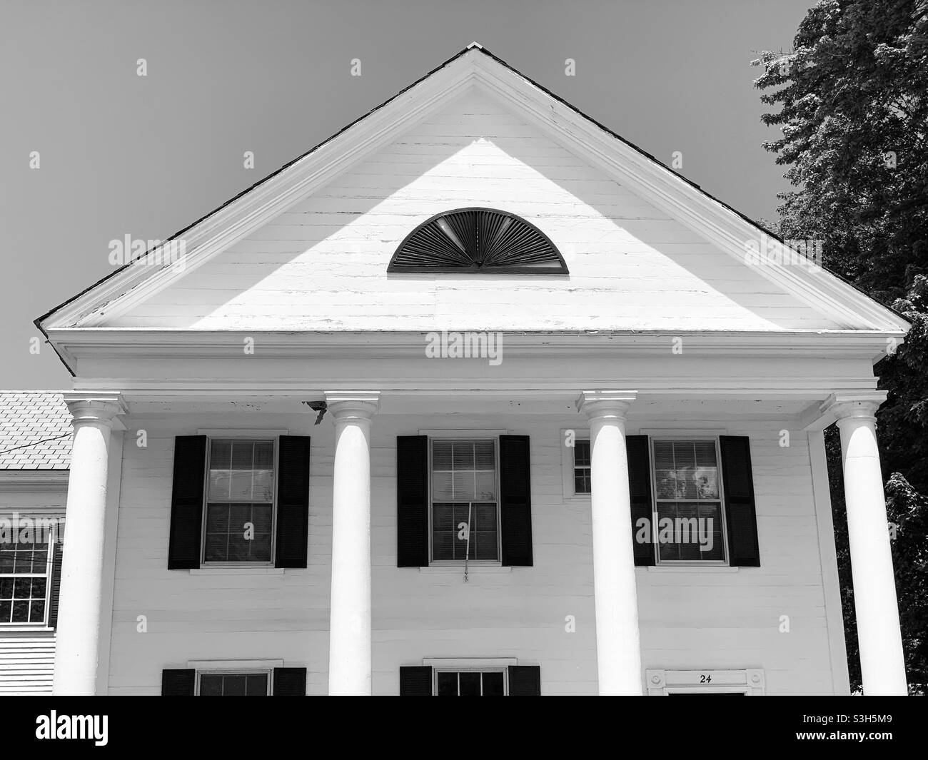 Giugno, 2021, dettaglio di una casa a Walpole, Contea di Cheshire, New Hampshire, Stati Uniti Foto Stock