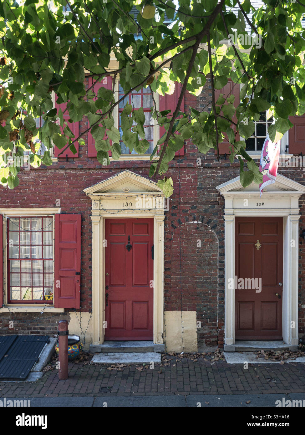 Historic Street Elfreth's Alley a Philadelphia, situato nel quartiere della città vecchia Foto Stock