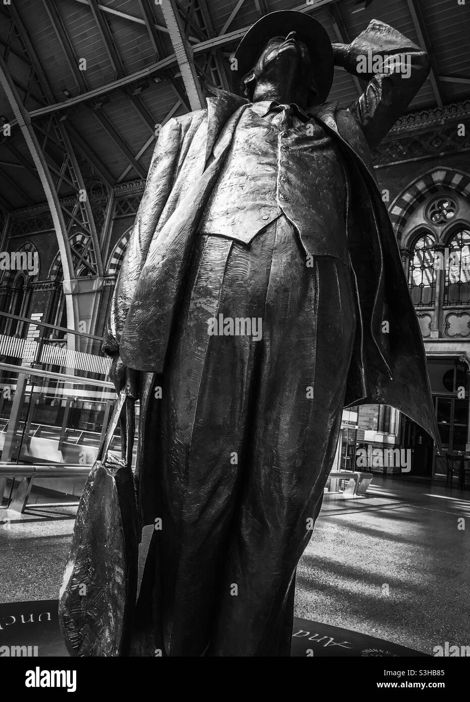 Stazione ferroviaria di St Pancras Traveller Foto Stock