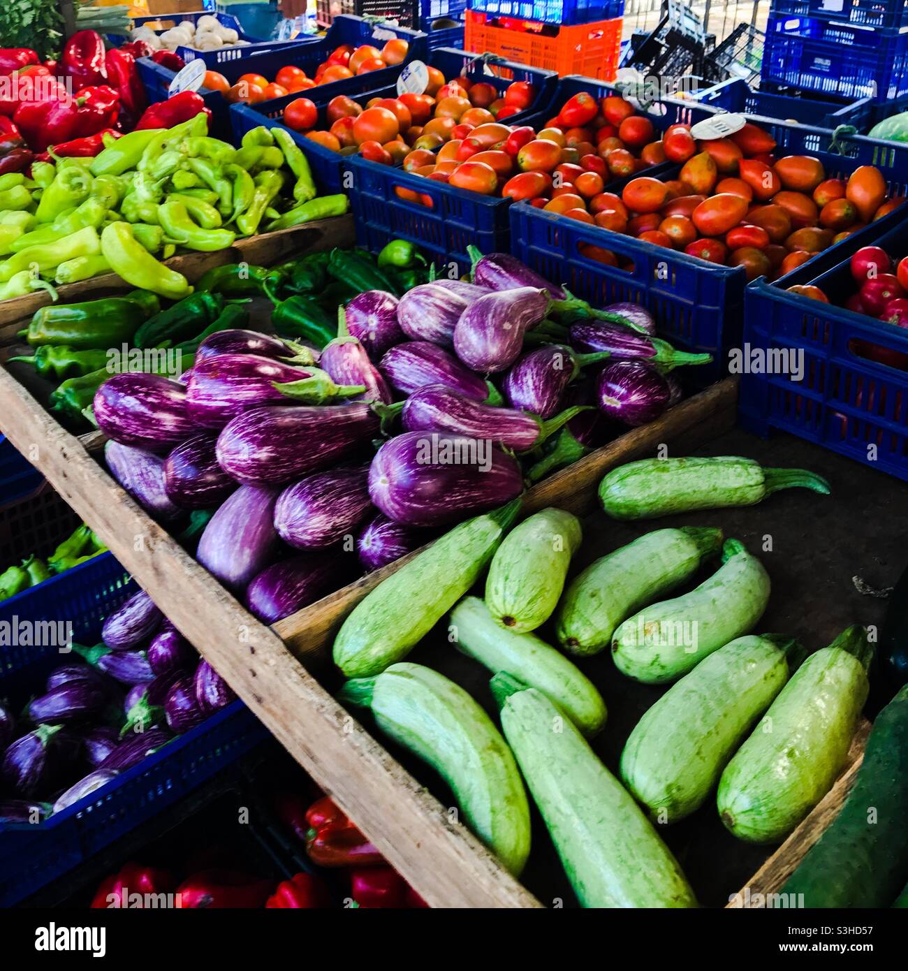 Verdure fresche in una bancarella di mercato a Maiorca - Immagine stock catturata con smartphone