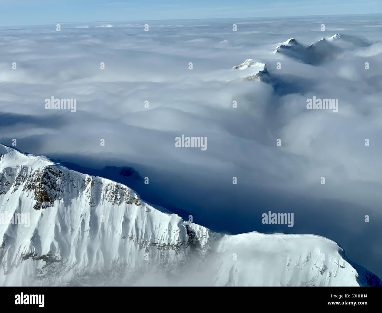 Sopra le nuvole. Vista a est dal Monte Titlis, Engelberg, Svizzera. Foto Stock