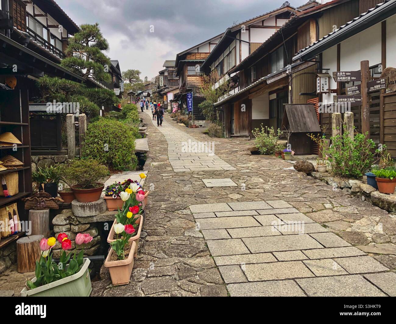 Pittoresca cittadina giapponese tradizionale Magome nella Valle di Kiso sul sentiero Nakasendo. Foto Stock