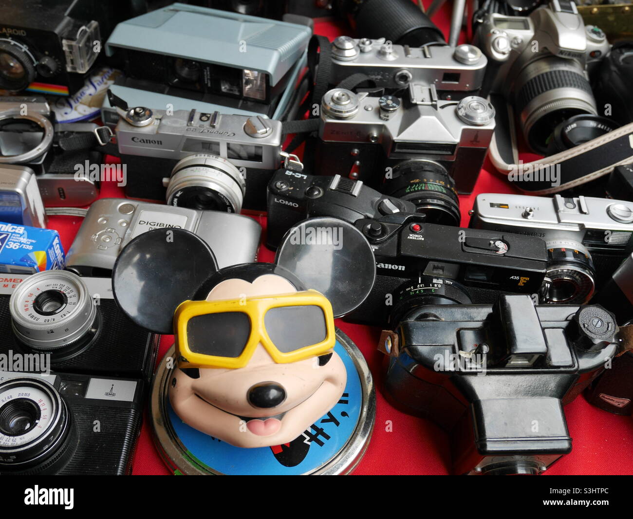 Telecamere d'epoca mercato delle pulci Budapest - Immagine stock catturata con smartphone