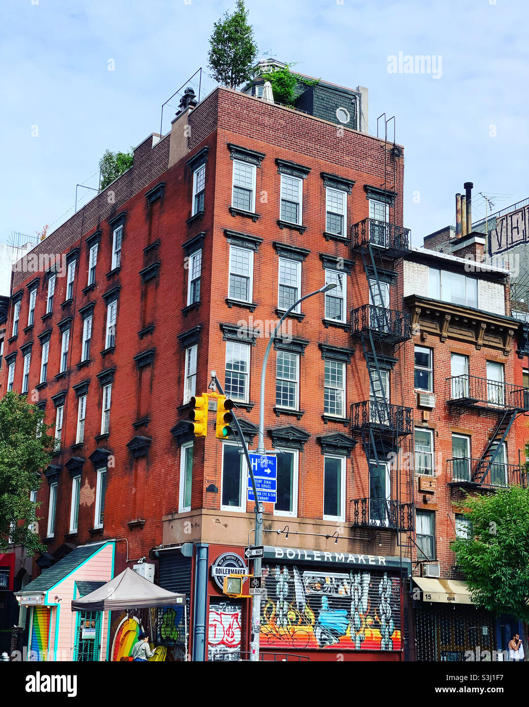 Boilermaker bar e ristorante, 13 1st Avenue, East Village, Manhattan, New York, New York, Stati Uniti - Immagine stock catturata con smartphone