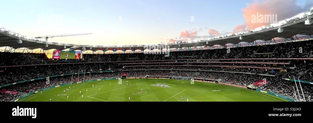 Finale preliminare AFL 2021 all'Optus Stadium tra il Melbourne Football Club e il Geelong FC Perth Western Australia Foto Stock