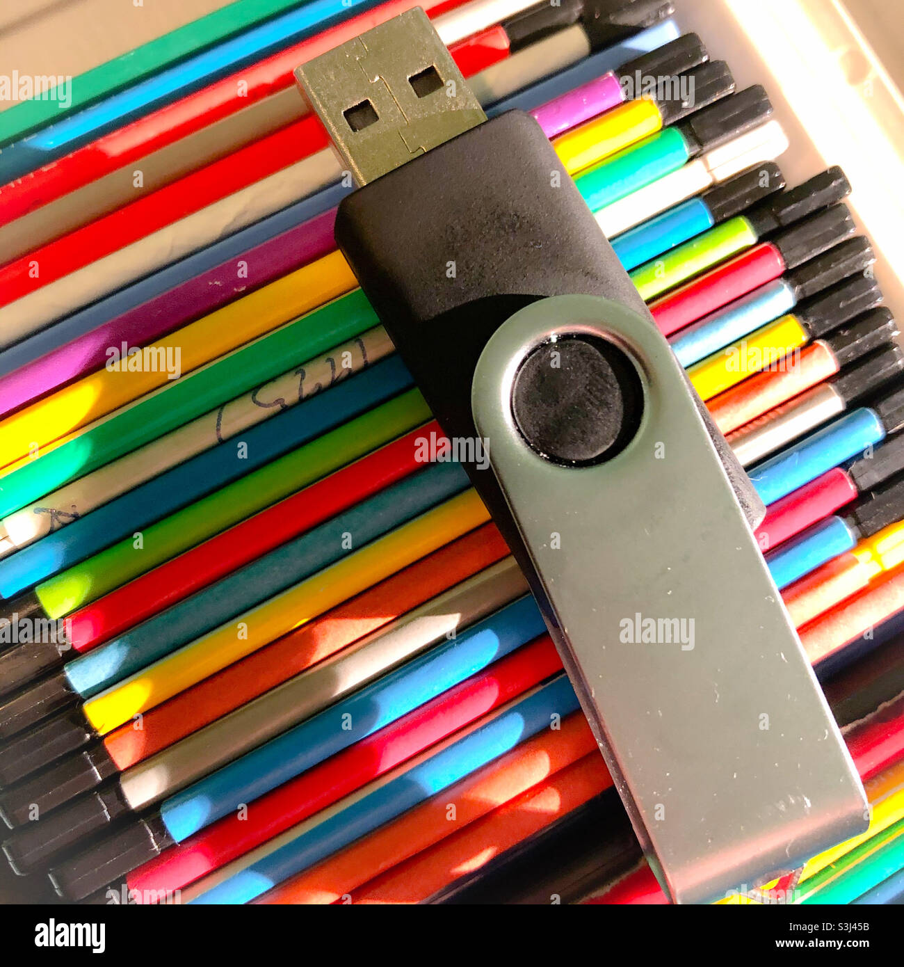 Dati da molti vecchi floppy disk trasferiti in un'unica chiavetta Foto Stock