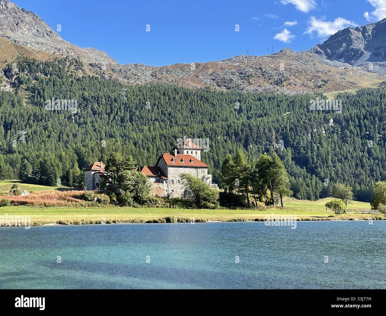 Lago Silvaplana con castello Silvaplana, Engadin, Svizzera Foto Stock