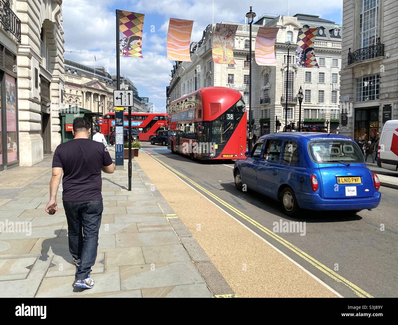 Piccadilly a Londra - Immagine stock catturata con smartphone