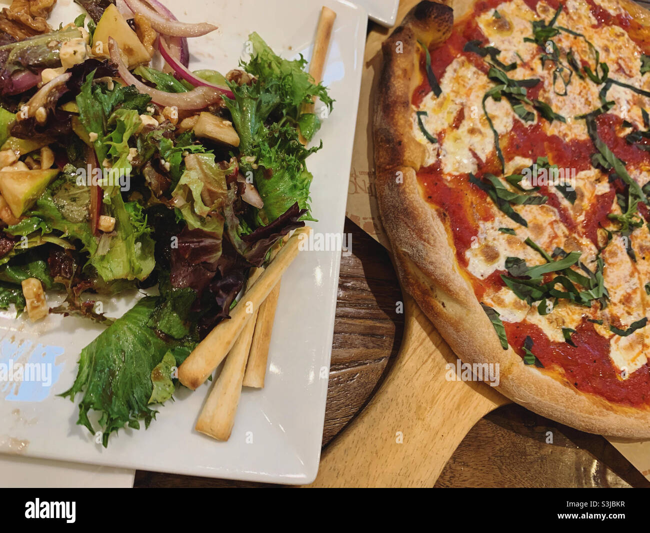 Tino’s Artisan Pizza Co., Ocean Grove, Neptune Township, Monmouth County, New Jersey, Stati Uniti - Immagine stock catturata con smartphone