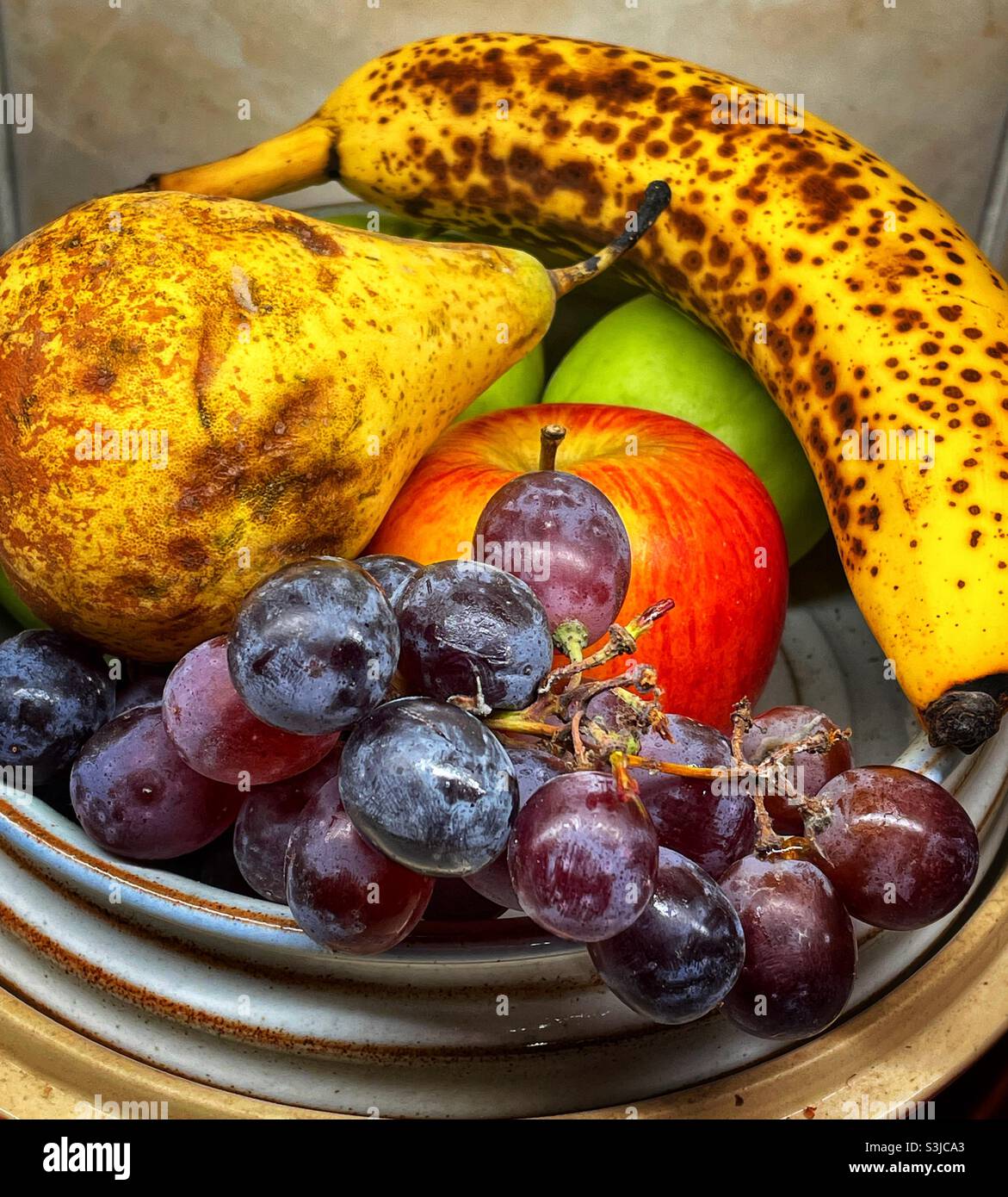 Ciotola di frutta - Immagine stock catturata con smartphone
