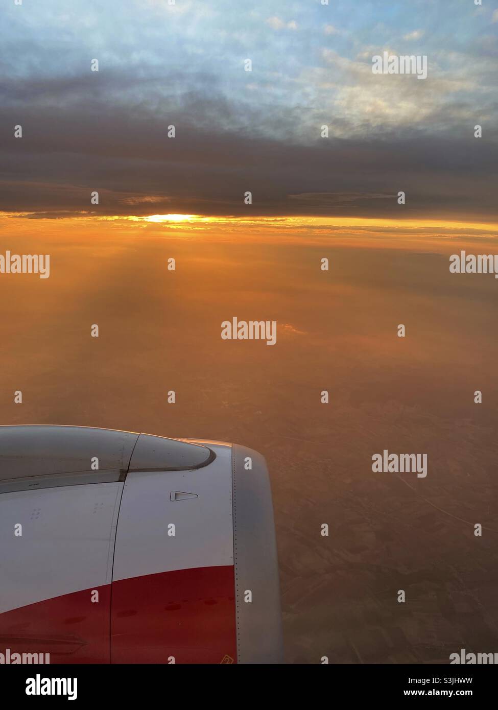 Volo aereo austriaco al tramonto Foto Stock