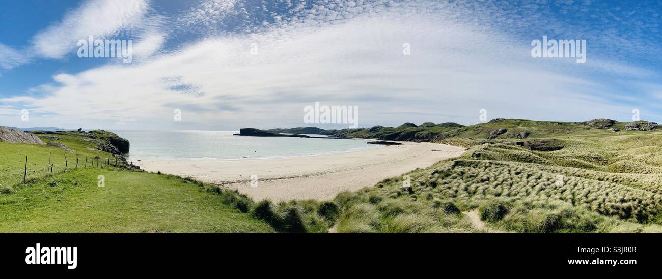 Oldshoremore spiaggia panoramica. Costa del Nord 500. Scozia - Immagine stock catturata con smartphone