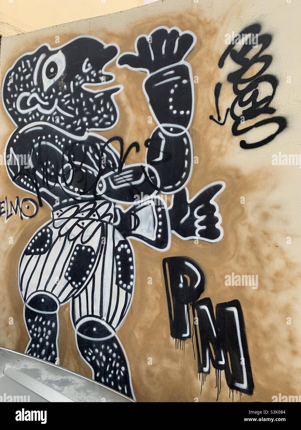 Street art di Atene in bianco e nero - Immagine stock catturata con smartphone
