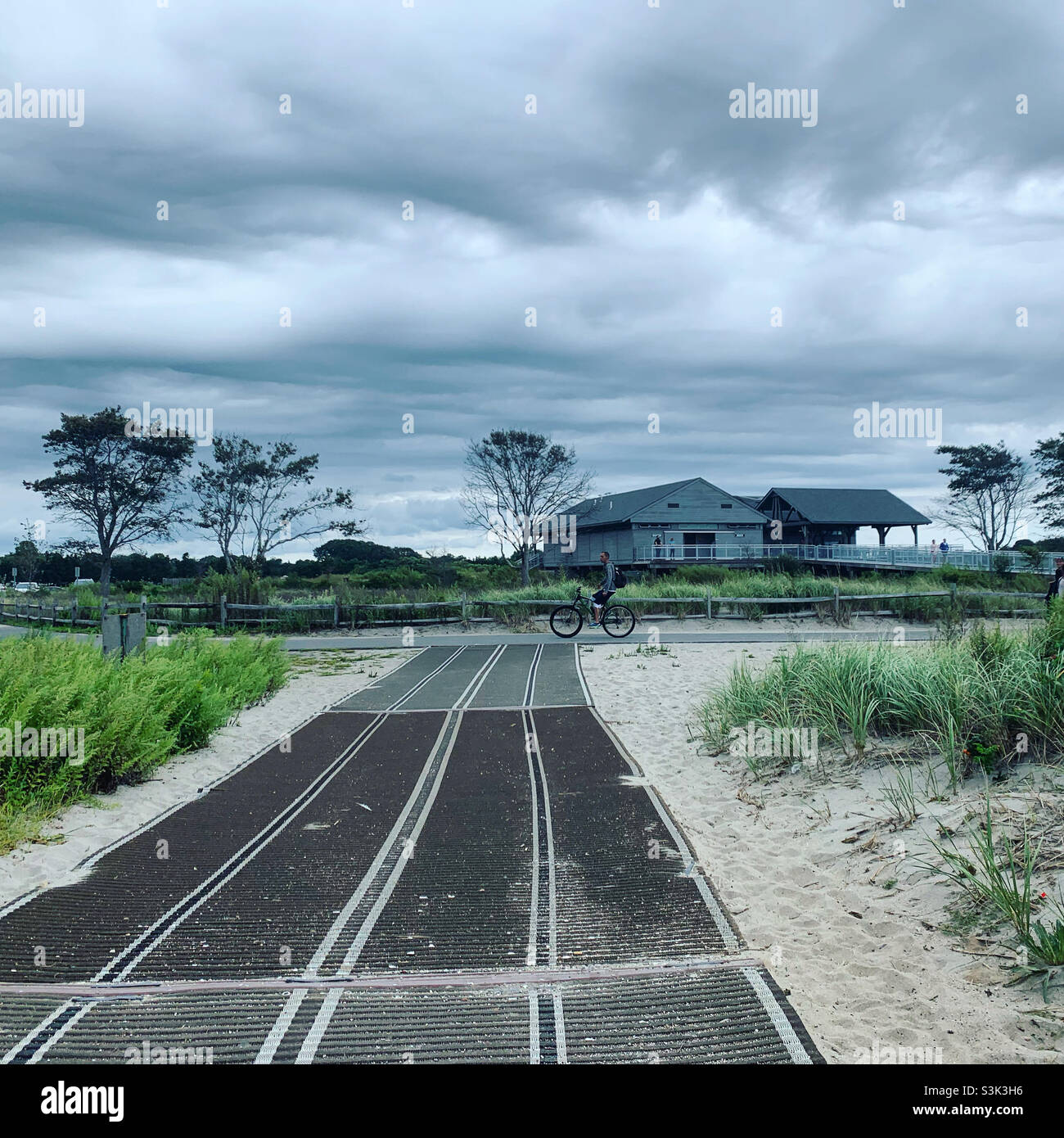 Tappetino accessibile con sedia a rotelle, Hammonasset Beach state Park, Madison, New Haven County, Connecticut, Stati Uniti Foto Stock