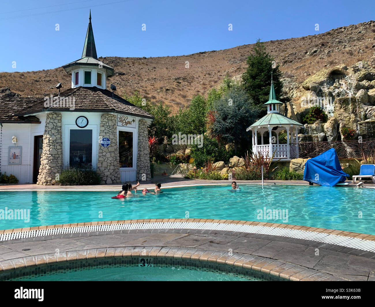 Settembre, 2021, piscina, Madonna Inn, San Luis Obispo, San Luis Obispo County, California, Stati Uniti - Immagine stock catturata con smartphone