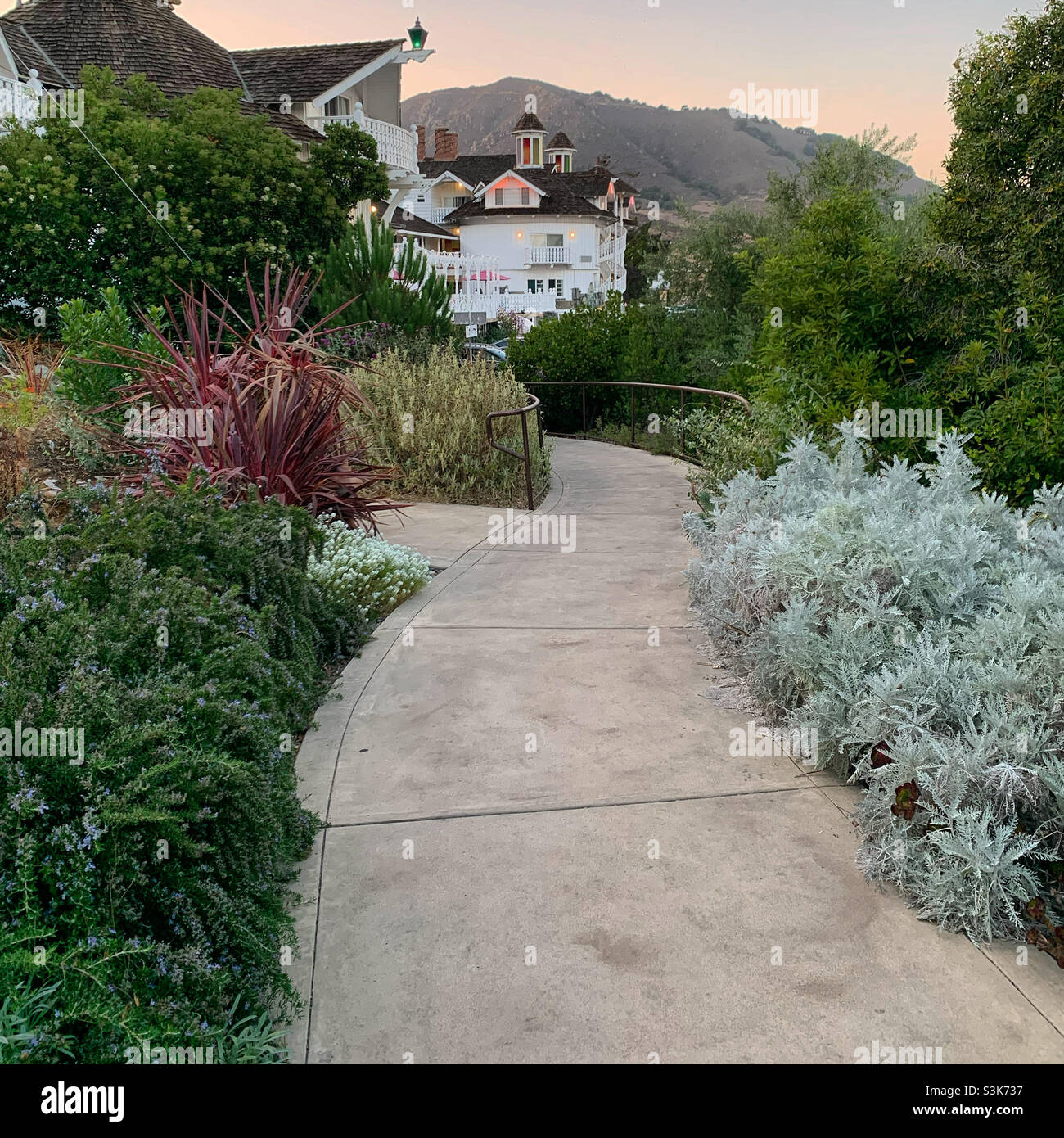 Settembre, 2021, percorso per la piscina, Madonna Inn, San Luis Obispo, San Luis Obispo County, California, Stati Uniti - Immagine stock catturata con smartphone