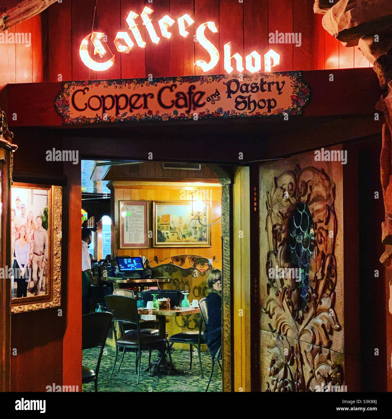 Copper Cafe, Madonna Inn, San Luis Obispo, San Luis Obispo County, California, Stati Uniti - Immagine stock catturata con smartphone
