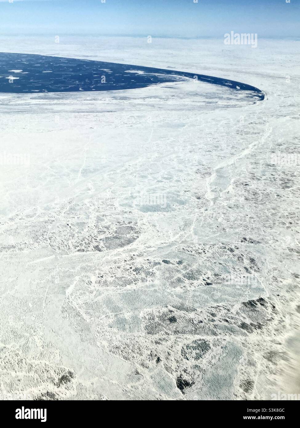 Ghiaccio di mare ghiacciato al mare di Bering appena a nord-ovest di Nome - Immagine stock catturata con smartphone