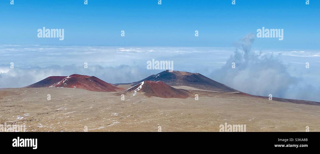 Coni vulcanici di cenere alla cima di Mauna Kea sulla Big Island delle Hawaii Foto Stock