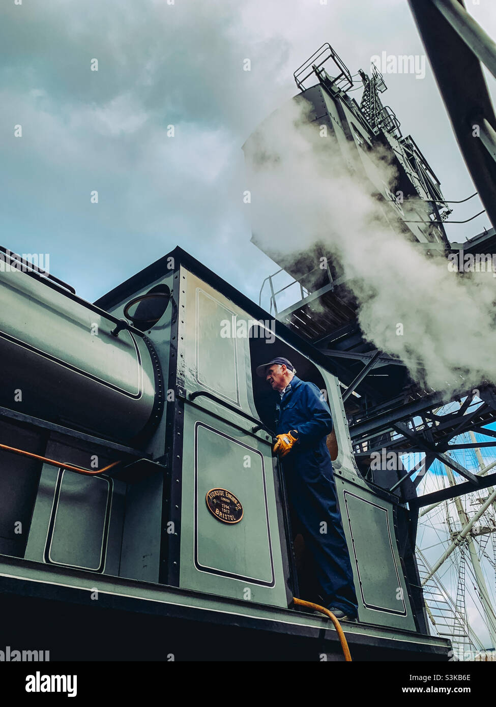Treno a vapore e il suo autista a Bristol Foto Stock