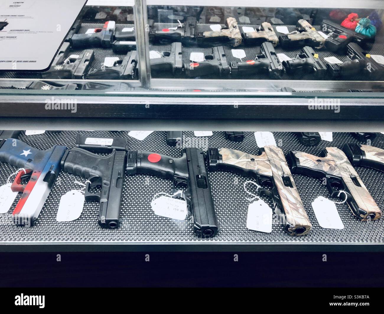 Pistole usate per la vendita in un negozio di Thrift in Texas usa Foto Stock