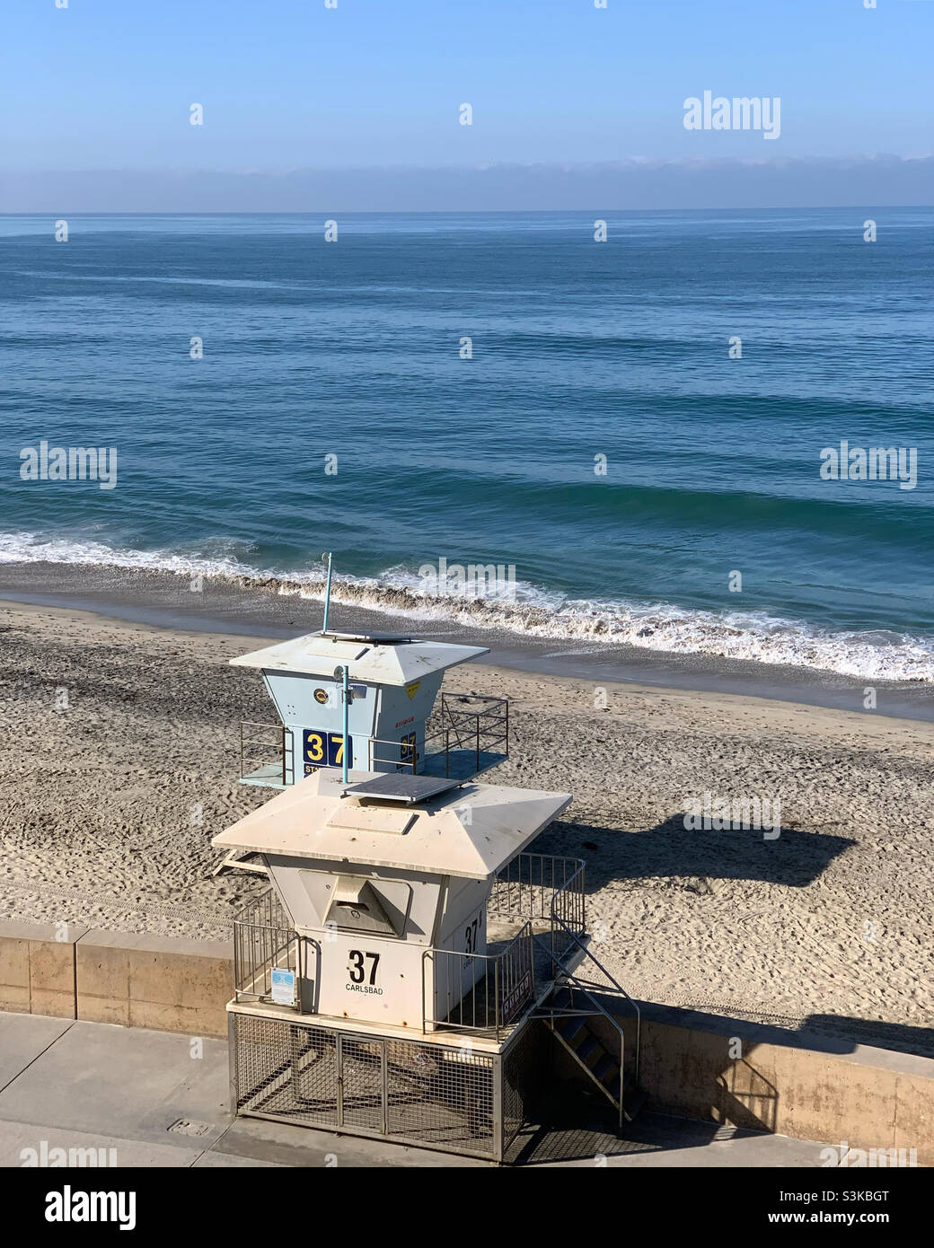 Settembre 2021, torri di bagnino, Carlsbad state Beach, Carlsbad, San Diego County, California, Stati Uniti, Nord America Foto Stock
