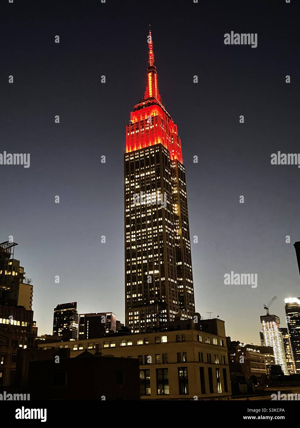 In collaborazione con Clifford The Big Red Dog, Scholastic and Best Friends Animal Society in Celebration of the Friendship between People and Animals - Immagine stock catturata con smartphone