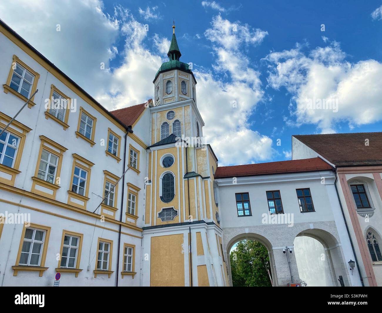 Cattedrale di Freising al colle DOMBERG vicino a Monaco di Baviera, Germania. - Immagine stock catturata con smartphone