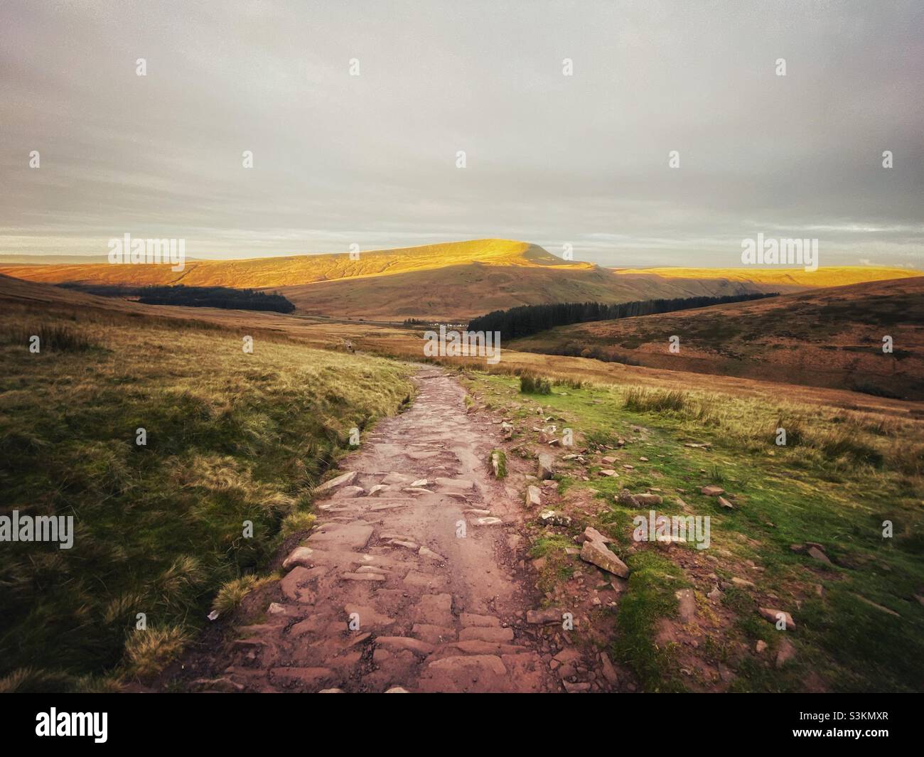 Una fotografia sul sentiero della montagna Pen y Fan nel Brecon Beacons, Galles del Sud Foto Stock