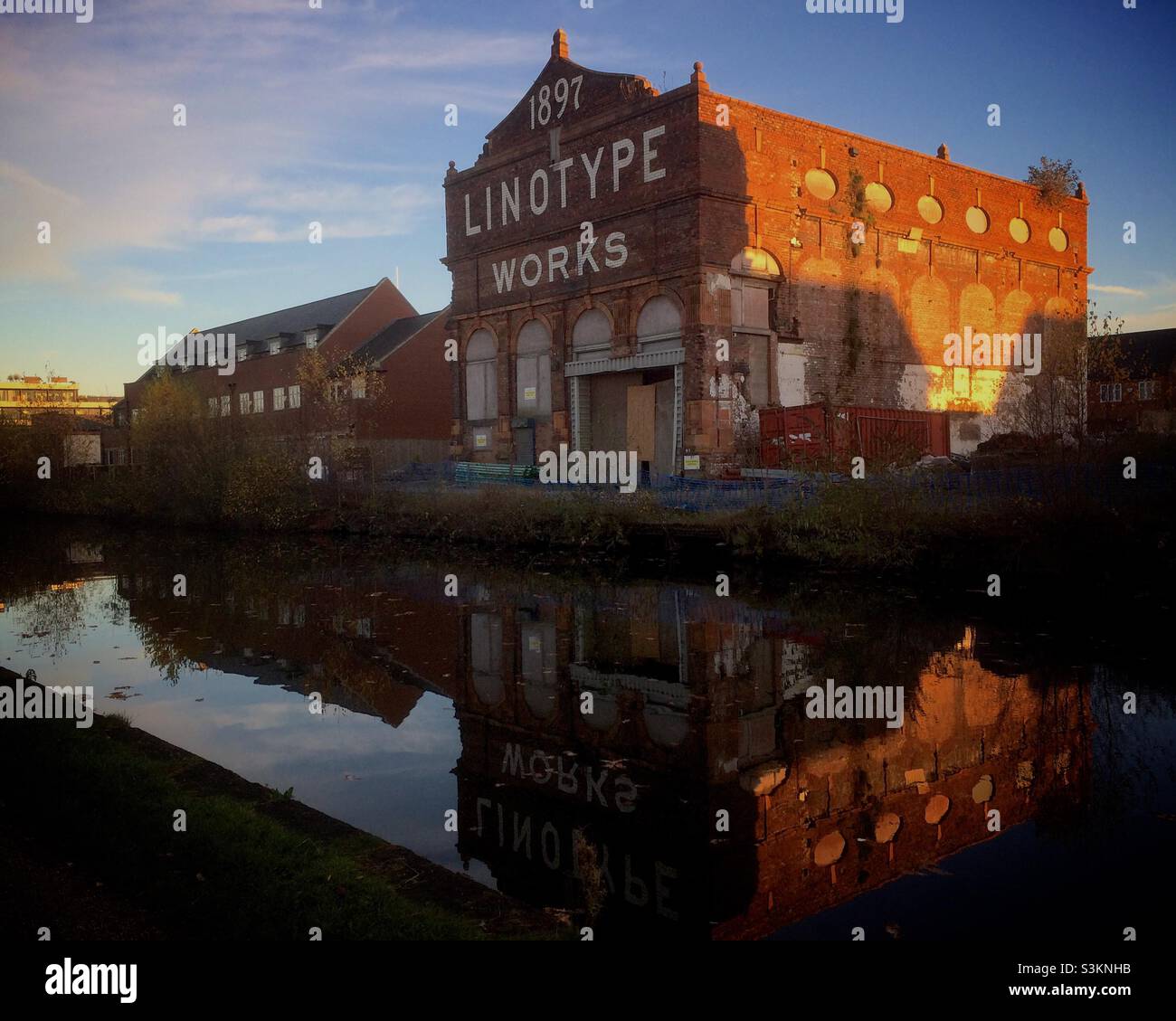 Il Victorian Linotype Engine House sul canale Bridgewater Way in Altrincham, Cheshire. Ora un edificio di grado 2 elencato. Foto Stock