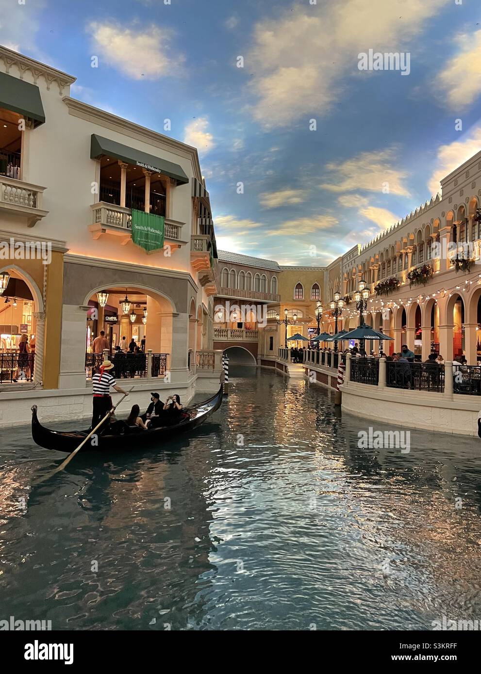 Giro in gondola a Palazzo Las Vegas Resort Novembre 2021 USA con maschere richieste dalla pandemia di Covid. Foto Stock