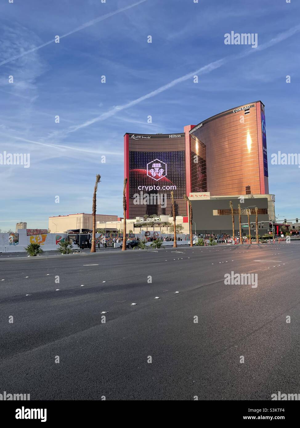19 novembre 2021 Las Vegas USA Street view del nuovo Resorts World Hotel and Casino Foto Stock