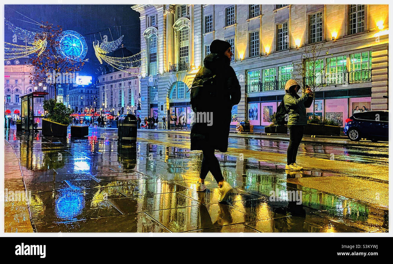 Natale di notte in Regent Street. - Immagine stock catturata con smartphone