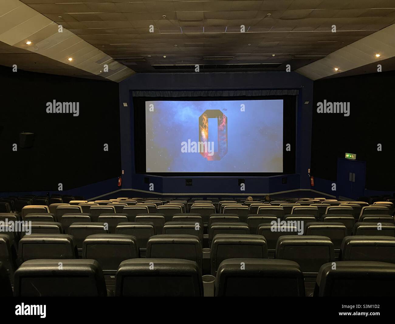 All'interno di un cinema odeon vuoto Foto Stock