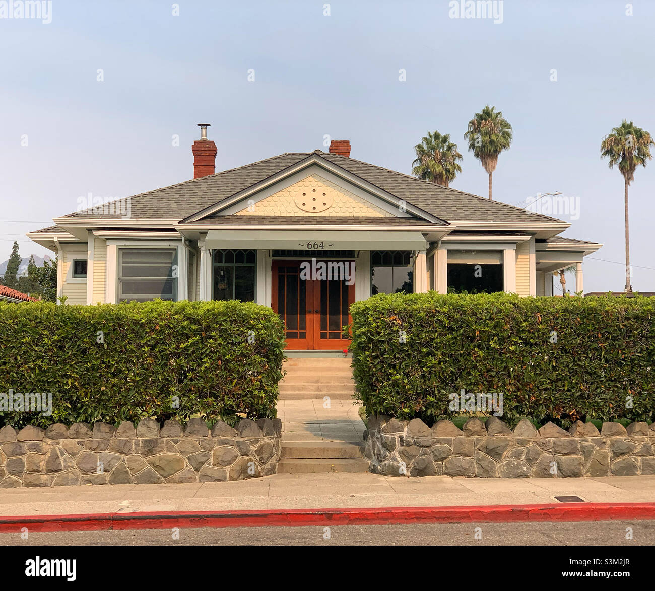 Settembre, 2021, una casa a San Luis Obispo, San Luis Obispo County, California, Stati Uniti, Nord America - Immagine stock catturata con smartphone